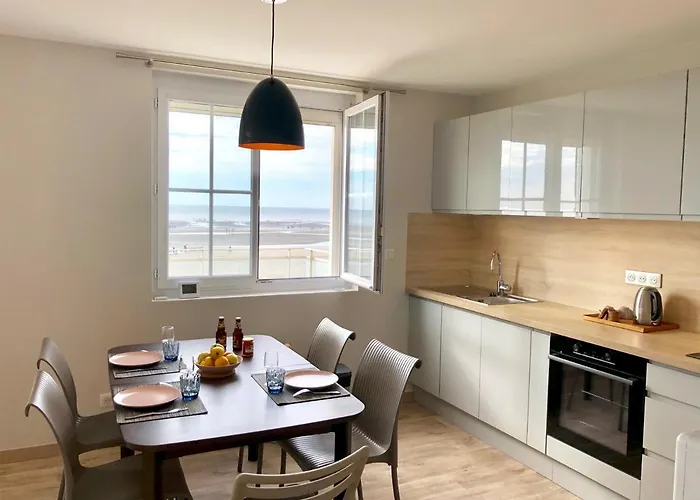 Apartment : Renove En Front De Mer, 2 Chambres, Terrasse - Fr-1-482-93 *